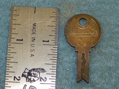 vintage coin operator key: Mills Novelty Company - B 941