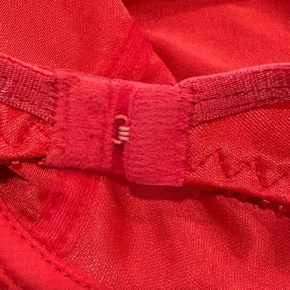 Sujetador con aros rojo adorable 36C correas ajustables ribete de encaje acabado satinado elegante I Foto 2 de 4