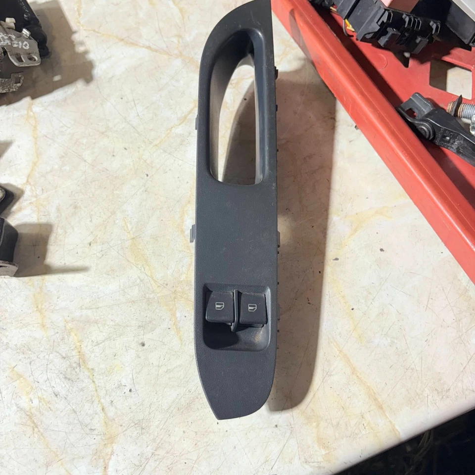 SEAT IBIZA ELECTRIC WINDOW SWITCH  DRIVER SIDE FRONT RIGHT  2002-2008 — 第 3/4 张图片