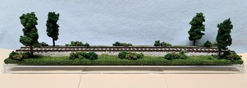 HO SCALE 16" SINGLE TRACK HO TRAIN DISPLAY CASE -SUMMER SCENE FOR ANY HO - Picture 5 of 12