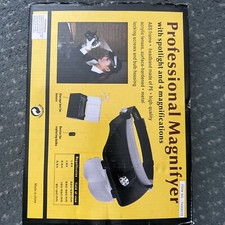 Professional Magnifyer with Spotlight  4 Magnifycations New in the Box
