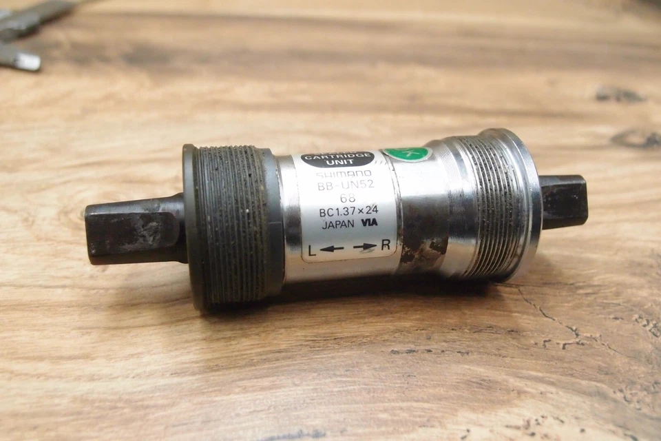 MTB bottom bracket Shimano Deore BB-UN52 Japan 115 mm BSA / 68 mm 1990's - Image 4 of 4