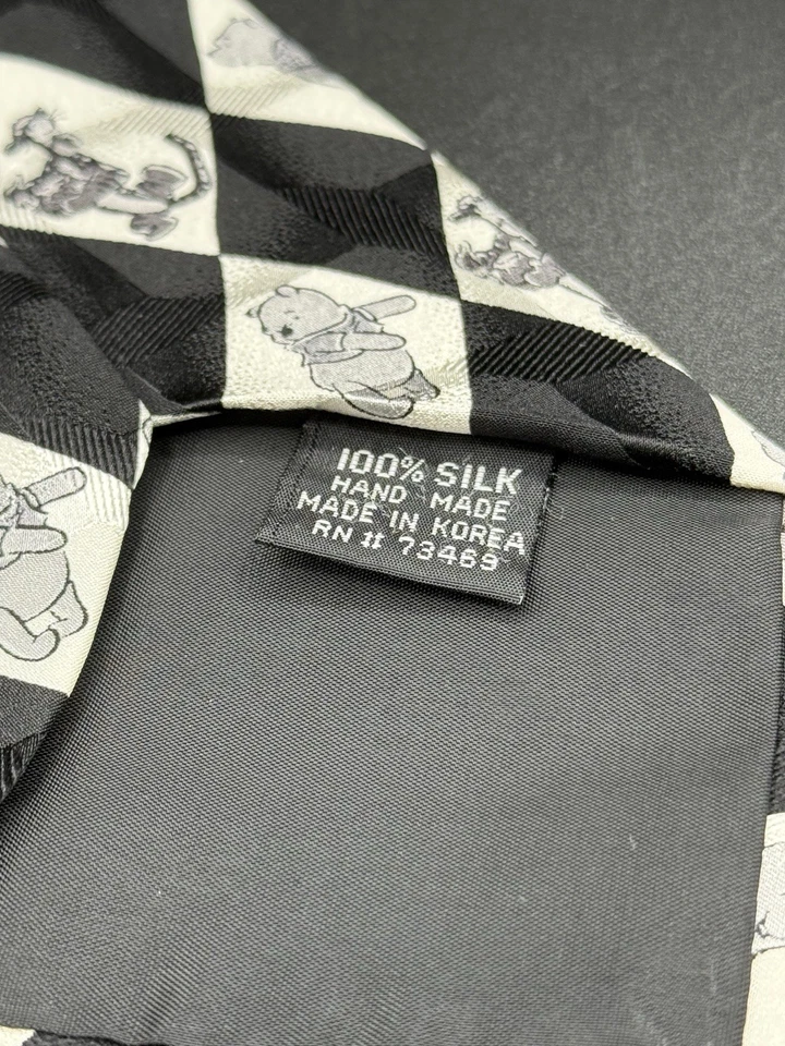 Vintage Disney Winnie the Pooh Gravata Tigre Seda Preto Branco 57,5” X 4” Arlequim - Imagem 3 de 4