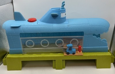 Mattel Disney and Pixar Cars Toys, Submarine  Car Wash Playset with Color-Change