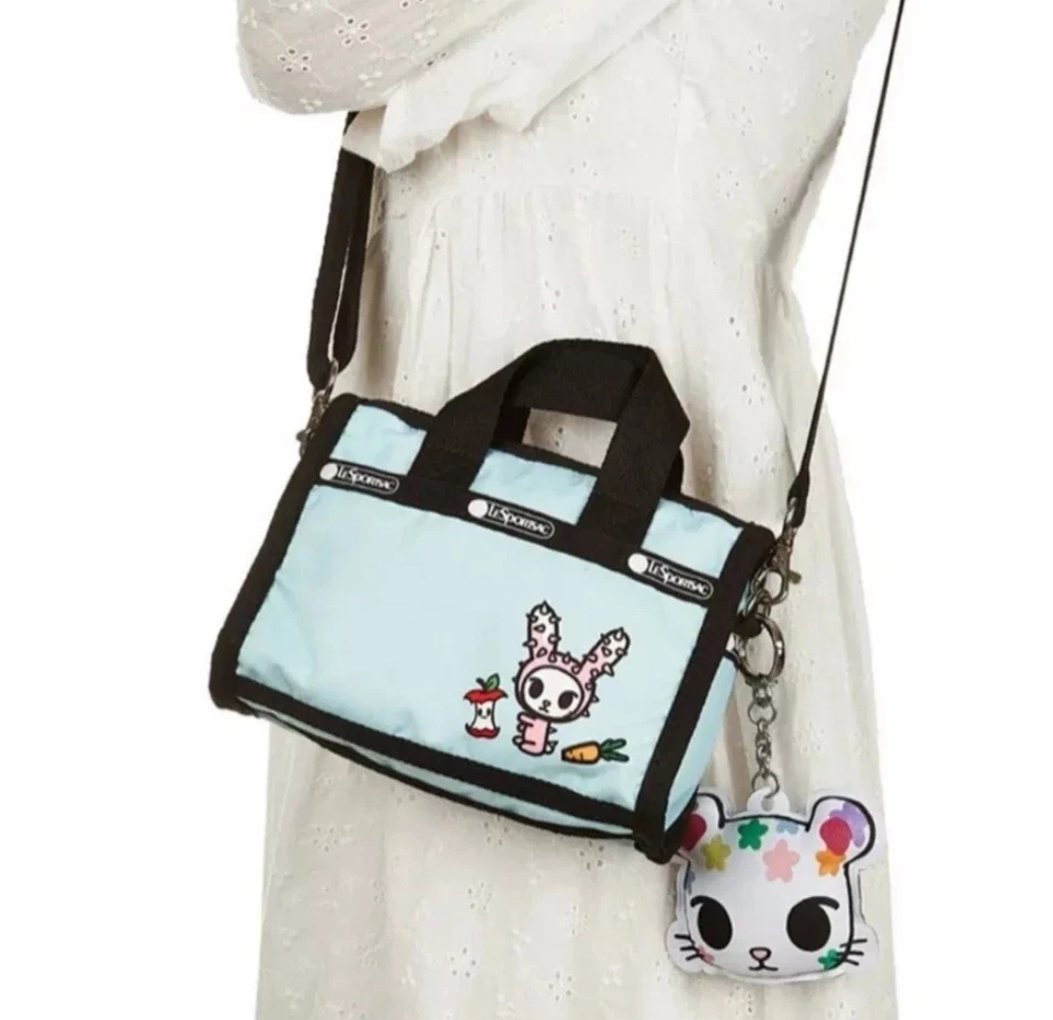 Bolsa tiracolo Lesportsac x Tokidoki Cactus Hoppy Petite Weekender tote/Lt. Azul - Imagem 3 de 4