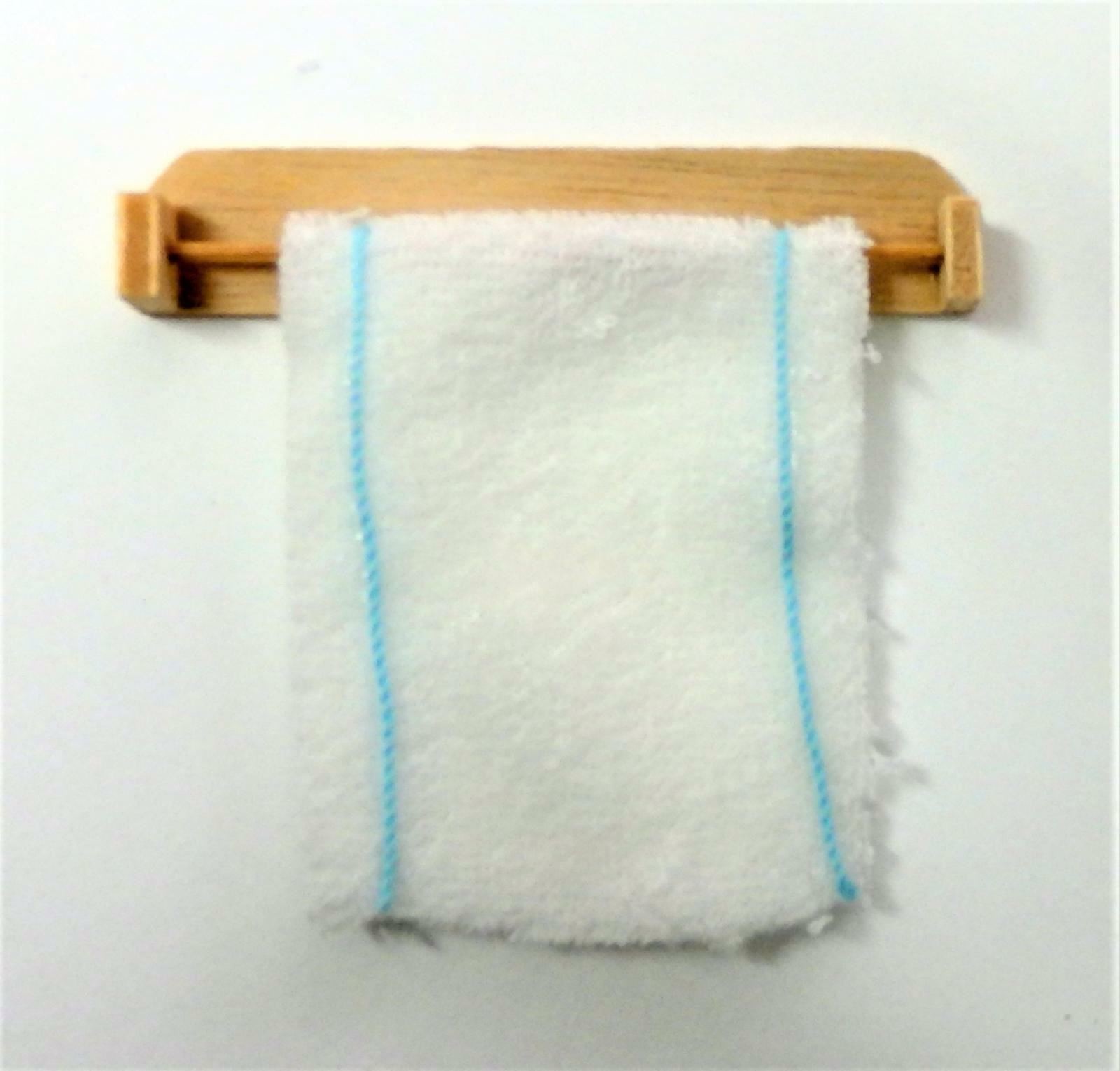 Melody Jane Dolls House Wall Shelf with Rail & Towel Miniature Accessory