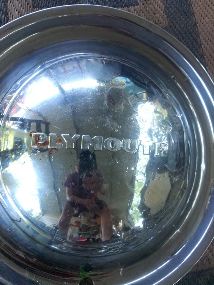 Dos tapacubos Plymouth 1949 1950 15" tapacubos especiales de lujo y suburbanos Foto 4 de 4