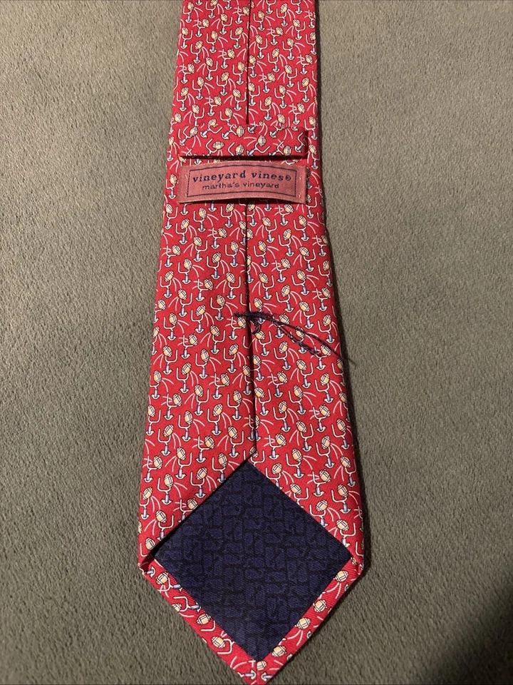 Corbata para hombre Vineyard Vines 100 % seda limitada roja patrón de portería de campo de fútbol Foto 2 de 4
