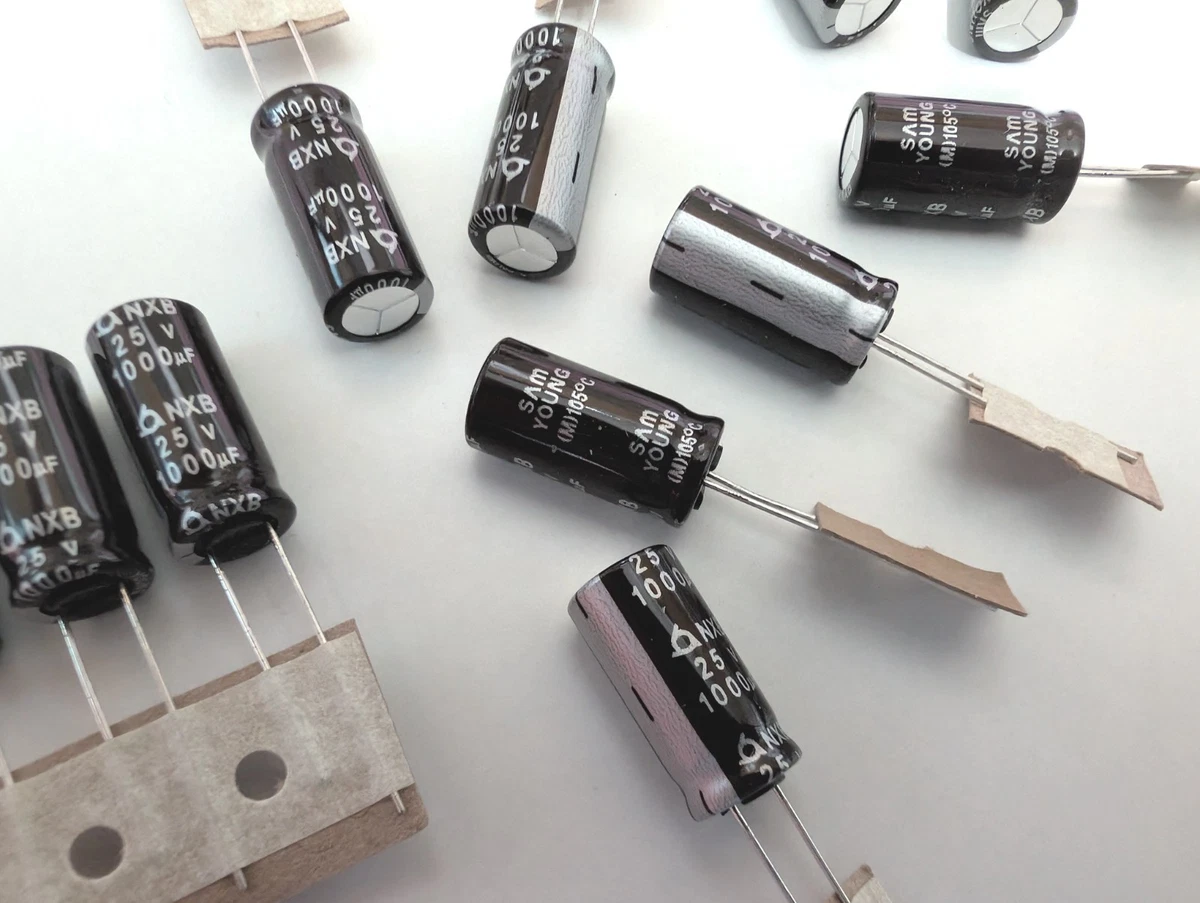 5 Pz 2200uF 25V 105 Gradi Sam Young (Corea) Condensatore