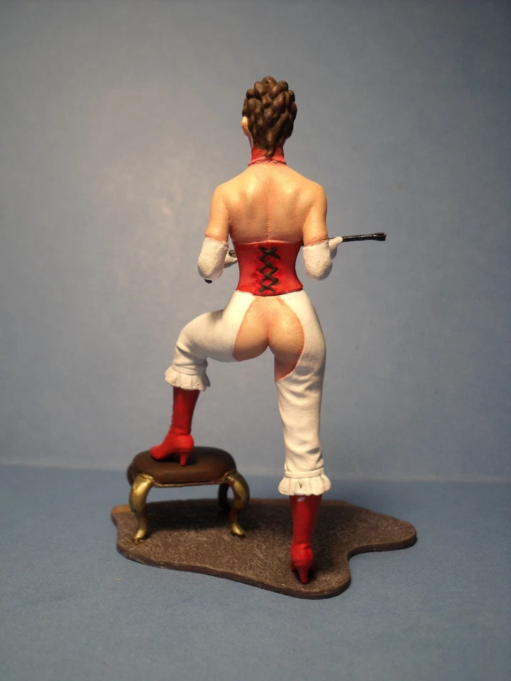 FIGURA NIÑA LOULOU VROOM 1/18 PINTADA PARA MINICHAMPS AUTOART CMR 1/18 Foto 2 de 3