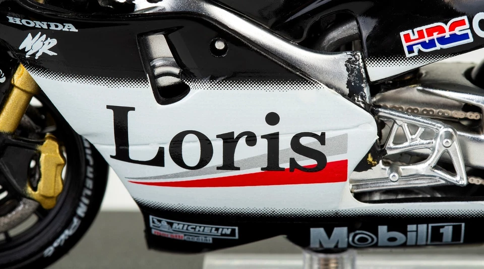 Honda NSR500 Loris Capirossi 2002 Scala 1:24 Modellino Classe 500 Numero 65 HRC - Immagine 3 di 4