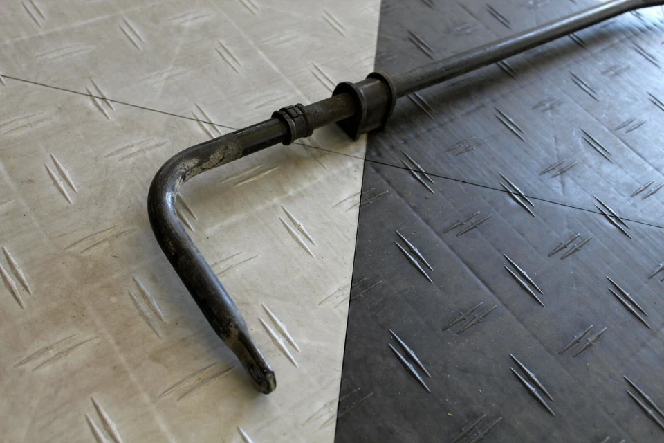 1993-1995 MAZDA RX7 FD OEM FRONT SWAY STABILIZER BAR BRACE FD3 Bushing - Image 2 of 3