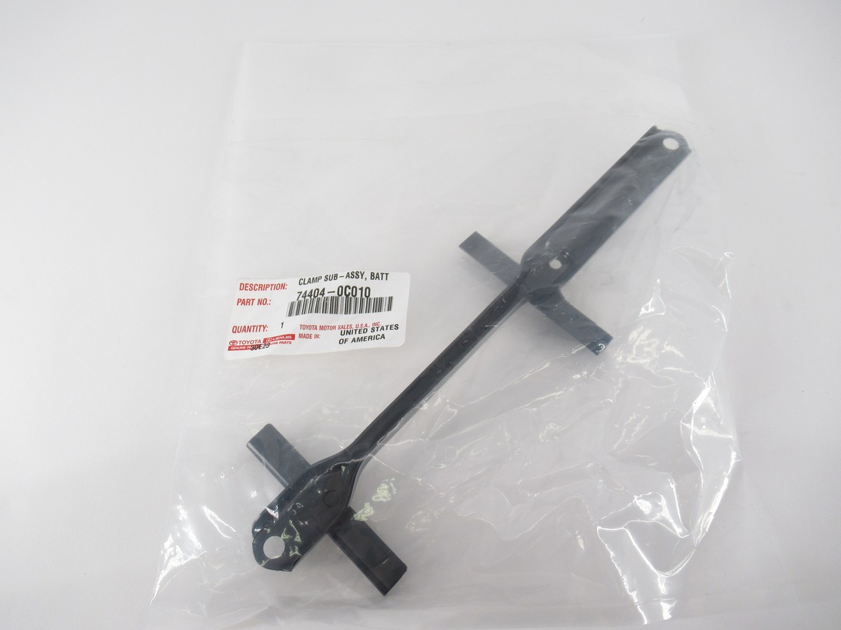 quattro様　オーダー品 Genuine OEM Toyota 74404-0C010 Battery Hold Down 2000-06 Tundra