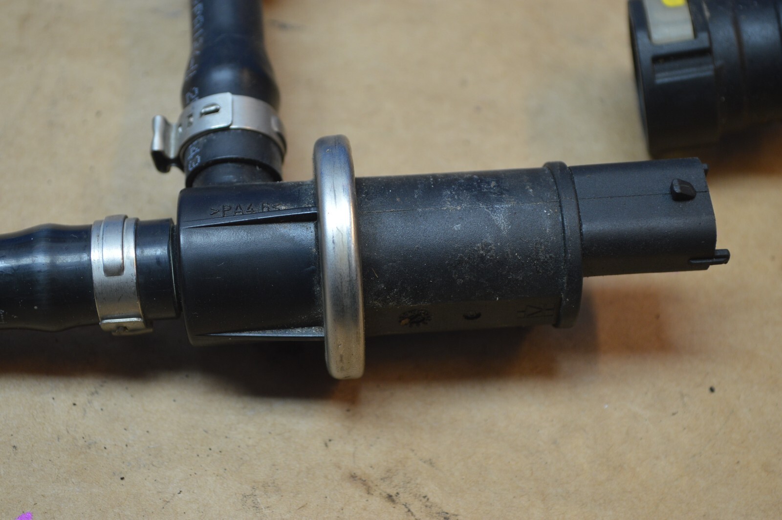 2004 M138 MASERATI M128 GT COUPE FUEL EVAPORATOR CHARCOAL HOSE LINE PURGE VALVE
