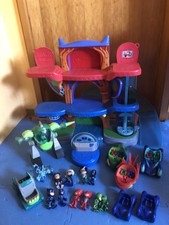 Großes Pj Masks Hauptquatier mit vielen Fahr...