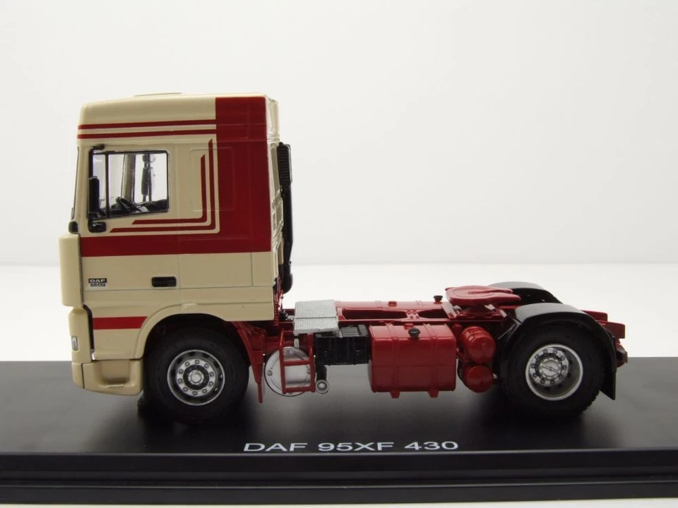 DAF 95XF 430 Unidad Tractora Beige Coche a Escala Rojo 1:43 Premium ClassiXXs - Imagen 3 de 4