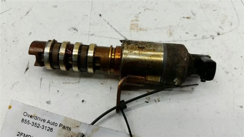 Válvula de control de aceite de engranaje de distribución variable Ford Edge culata solenoide 2009 Foto 2 de 2