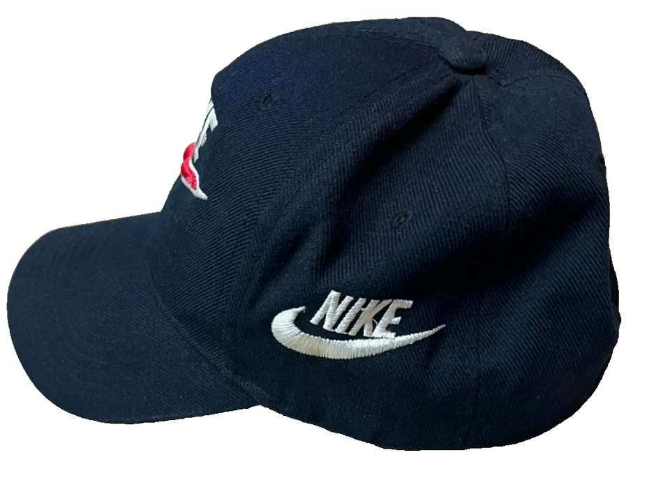 Sombrero ajustable de gancho y bucle de lana Nike azul brillante y rojo se ve muy bien Foto 2 de 4