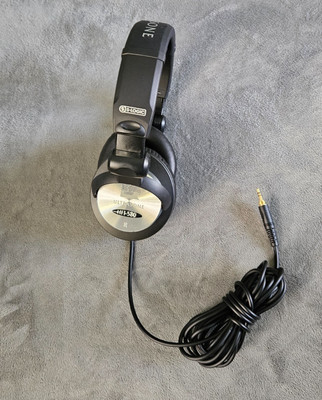 Professional Headphones  Ultrasone HFI-580 S-Logic Surround Sound US Shipper