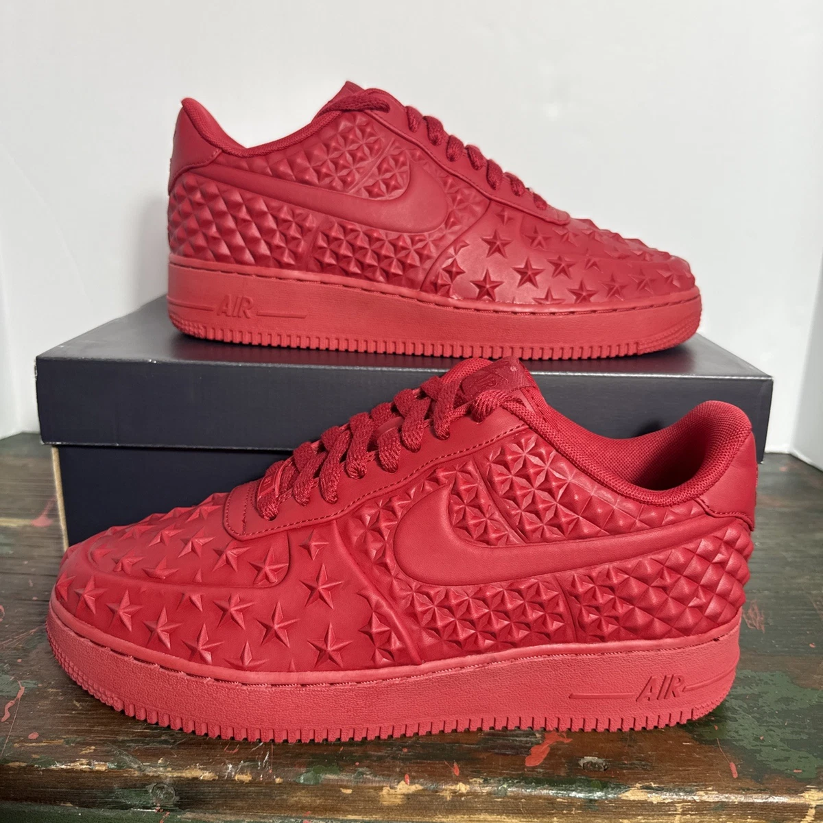 Preços baixos em Nike Air Force 1 Low '07 LV8 VT Independence Day