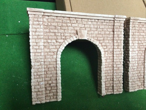 2 X TUNNELS HO OO SCALE -CUT STONE STYLE -single track- Painted SUN3e - Picture 3 of 9