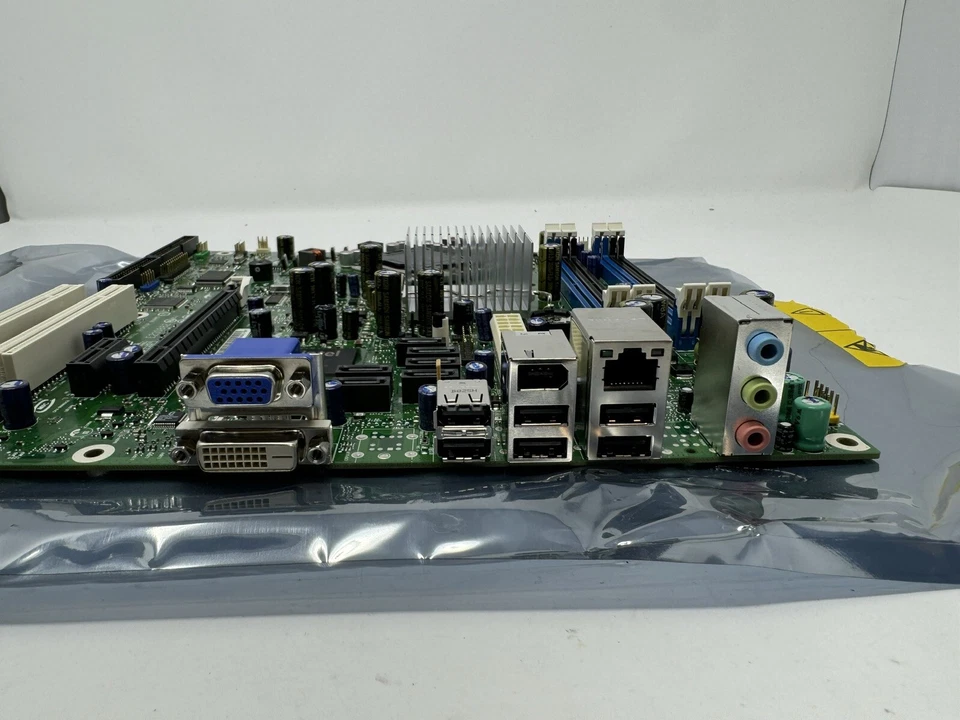 New Sealed Intel E210882/DQ965CO Core 2 Duo Desktop Motherboard D33025+ - Image 4 of 4