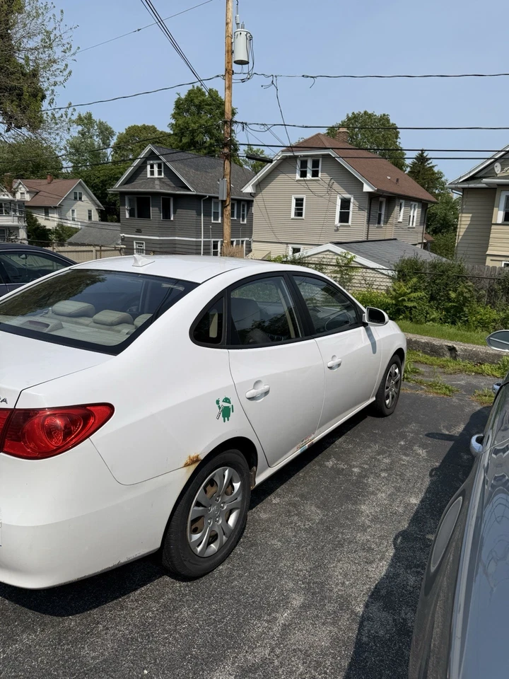Hyundai Elantra 2010 - 140 k millas - funciona bien - auto barato Foto 4 de 4