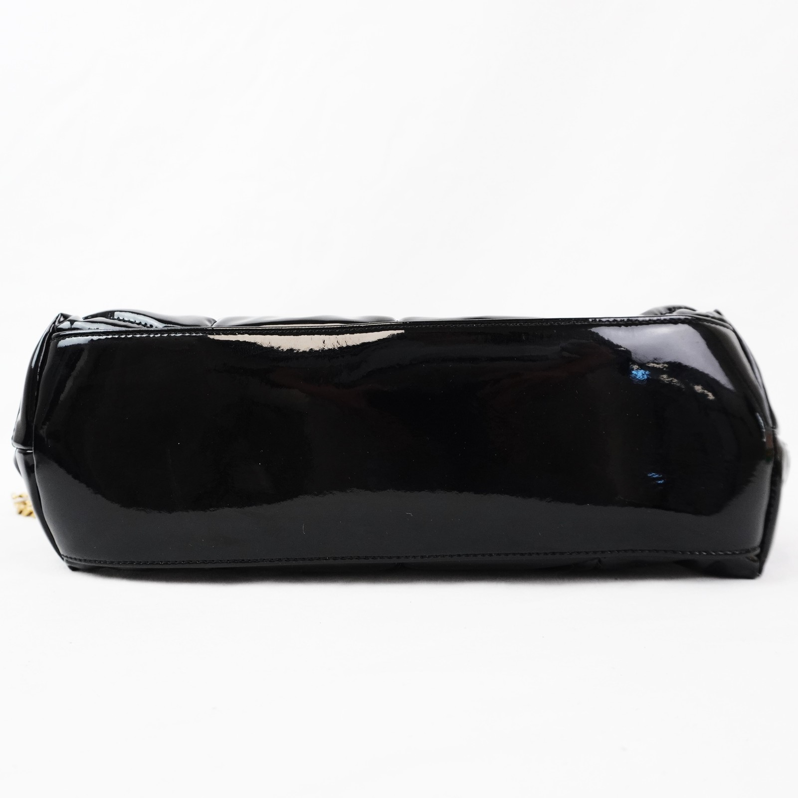 Borsa a tracolla Saint Laurent Loulou Puffer Monogram in vernice nera