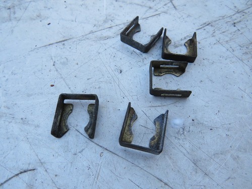 VW Golf 4 IV V5 Halteklammern Einspritzdüse Halter Klammern