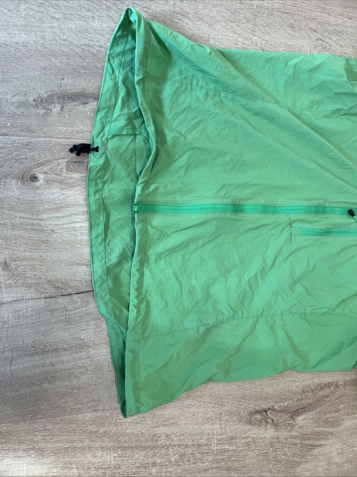 Arcteryx Women's ultra lightweight running jacket hooded size L - Image 4 of 4