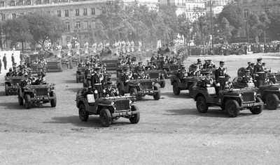 Hotchkiss M201 jeeps 14 July 1969 parade on the Champs-Elysees in - Old Photo