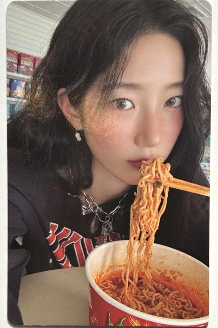 LE SSERAFIM HOT Weverse Global POB Official Photocard Photo Card