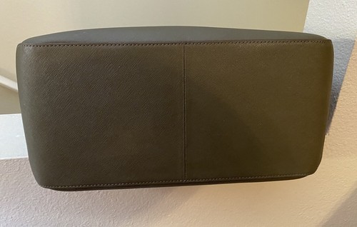 henri bendel handtasche Beuteltasche grün nie benutzt. Reißverschluss. Innentaschen. Toll - Bild 6 von 8