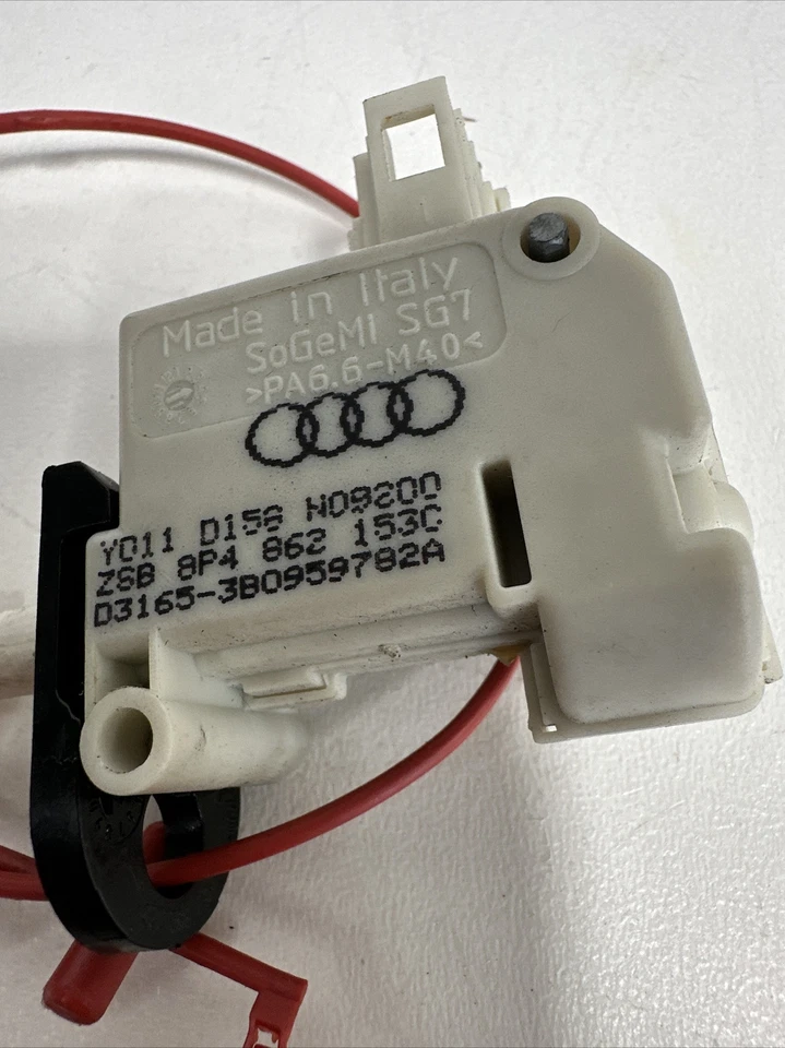 Actuador de cerradura de puerta de llenado de gas combustible AUDI A3 Sportback 2010-2013 OEM 🔥🚙 Foto 2 de 3