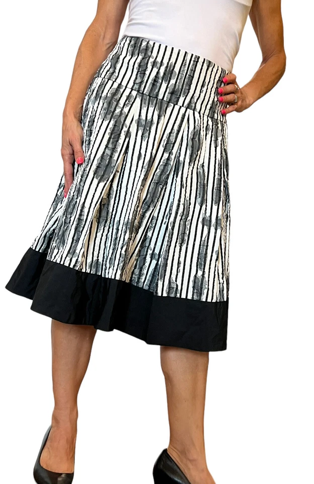 Donna Karan New York White Black Pleated Floral Striped Midi A Line  Skirt 6 - Image 4 of 4