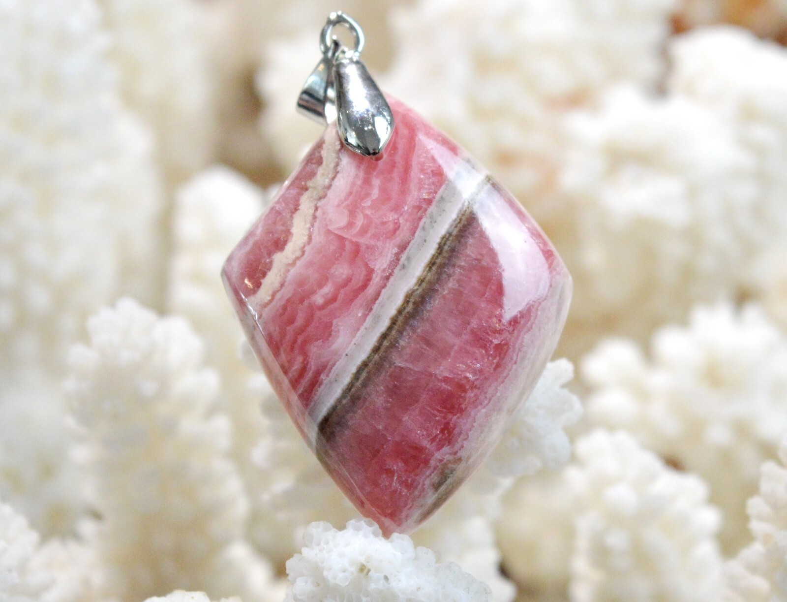 Pendentif cabochon rhodochrosite 74 carats, le cadeau idéal en pierre naturelle