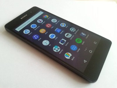 SONY XPERIA E5 16GB GRAU TOP+OVP+VIELE EXTRAS+RECHNUNG+DHL VERSAND