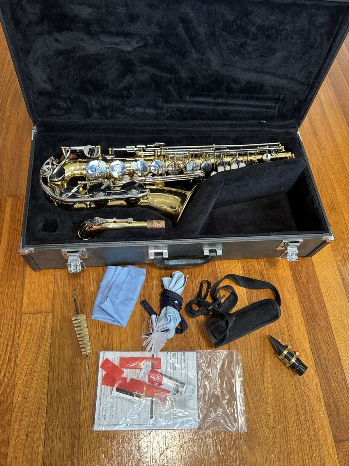 Yamaha YAS-26 Alto Saxophone Eb Lacquered Brass Gold Finish Original Case