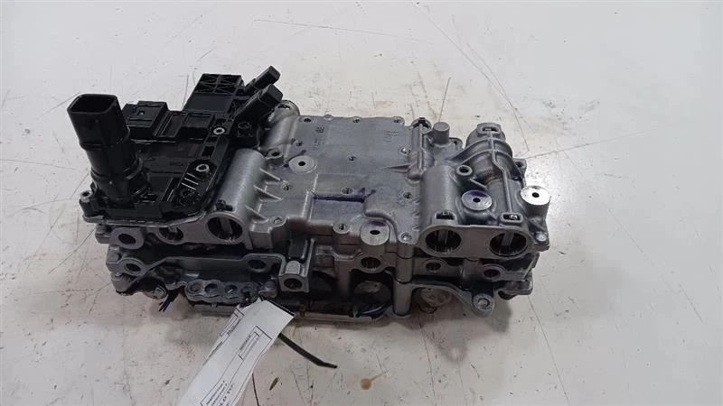 Carrocería válvula transmisión automática Mazda CX-3 2019 2020 2021 2022 Foto 2 de 4