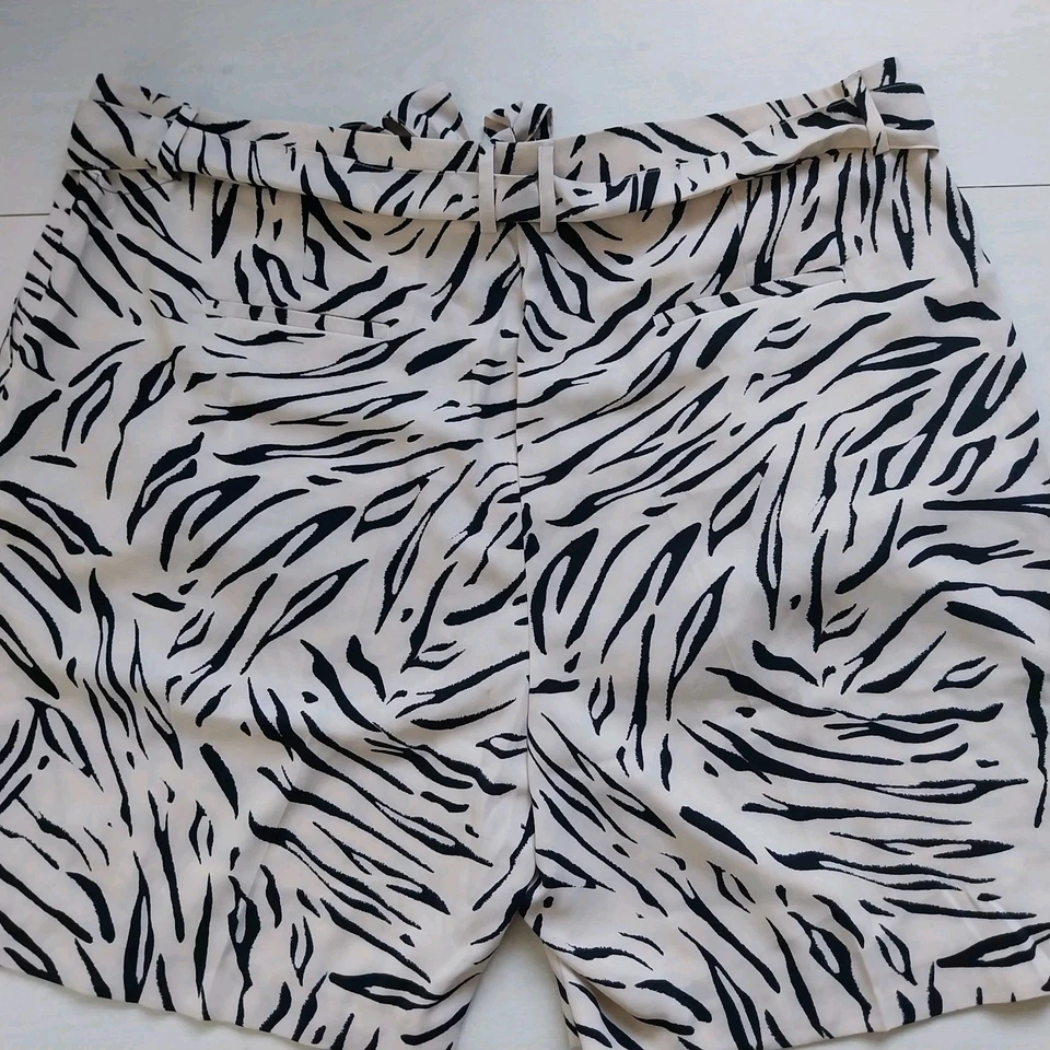 Marks & Spencer Size 24 Cream Black zebra Animal Print Shorts Belt  Holiday - Image 4 of 4