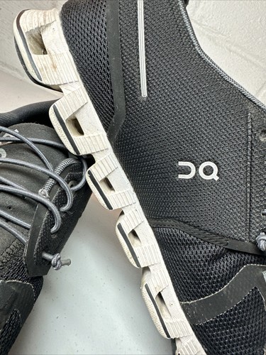 On Cloud Low Black Swiss Engineering Women’s Size 9.5 W Small Flaws - See Pics - Picture 2 of 11