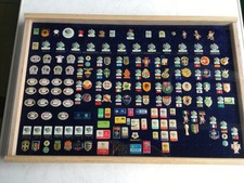 Pin Sammlung WM 2006 Fussball Weltmeisterschaft in Deutschland im Rahmen Vitrine