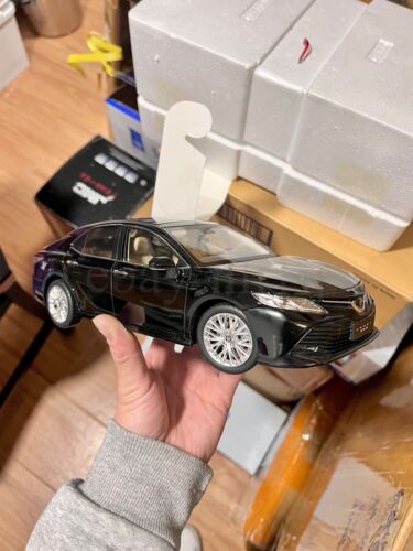 1:18 Scale Toyota Camry Black Diecast Model Car