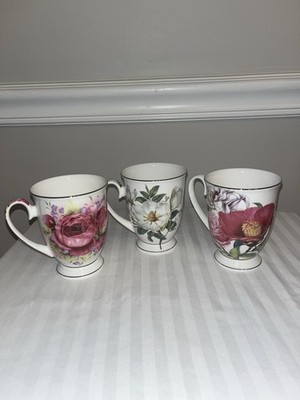 ''ROYAL CLASSIC COLLECTION  Teacups Bone china, designed in England Lot Of 3