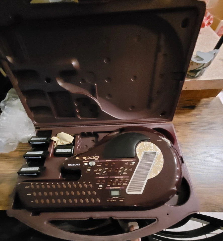 🎶 Guitarra Electrónica Digital SongCard Suzuki Q Chord QC-1 + 4 Cartuchos y Estuche Foto 3 de 4