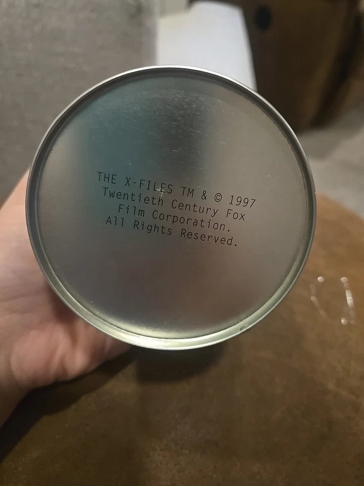 Reloj Fossil X-Files 1997 LE LI-1633 NUEVO EN CAJA #03886/10000 raro juego de llaveros de hojalata nuevo en caja Foto 3 de 4