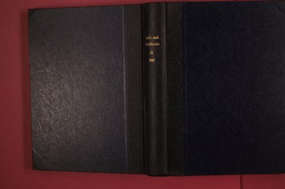 334824 SOILS AND FERTILIZERS Commonwealth Agricultural Bureaux HC