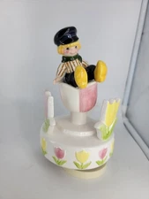 RARE Vtg Disney It’s a Small World Dutch Boy In Tulip Spinning Music Box