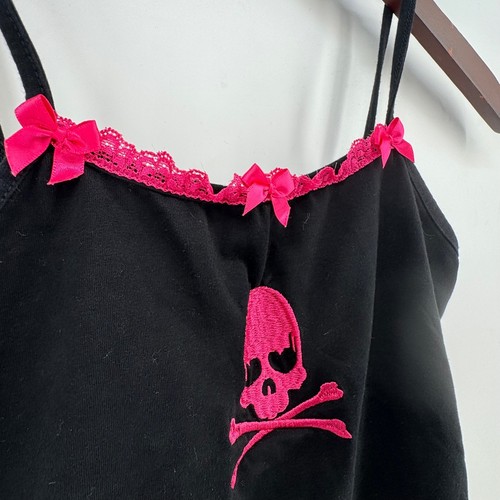 Romwe Damen XXS schwarz pink Totenkopf gekreuzte Knochen Spitze Schleife Cami Top Punk Y2K Goth - Bild 2 von 9