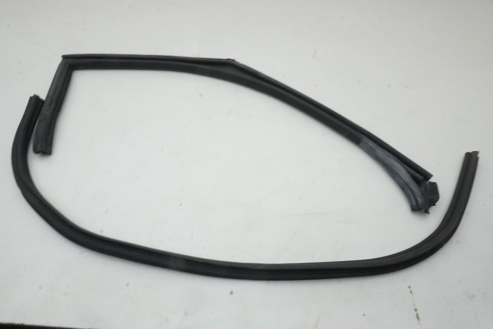 Right Passenger Door Outer Perimeter Seal Strip 745173 Ferrari 296 GTB F171 2024